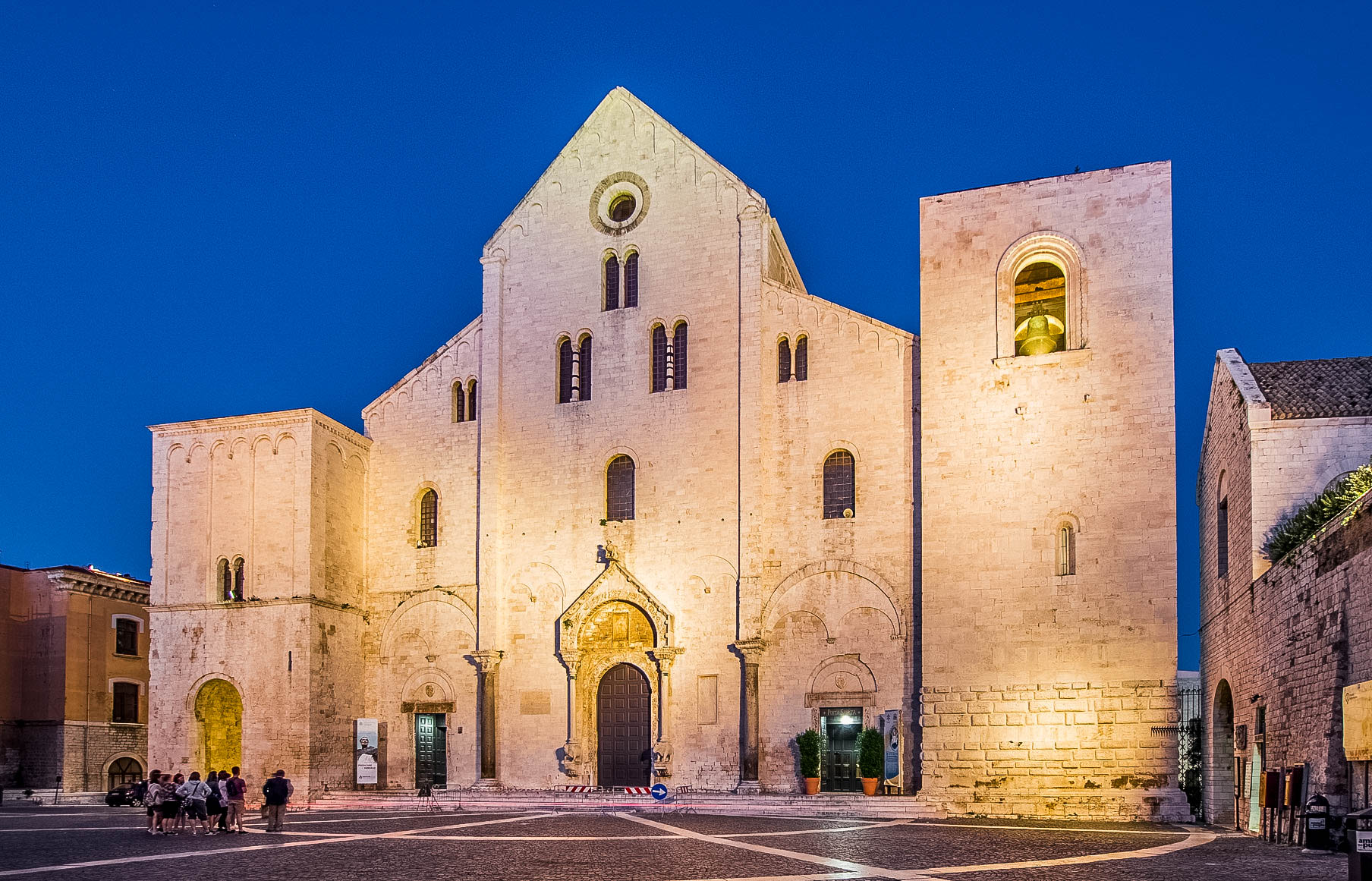 Bazylika św. Mikołaja San Nicola Bari Apulia grób królowej Bony