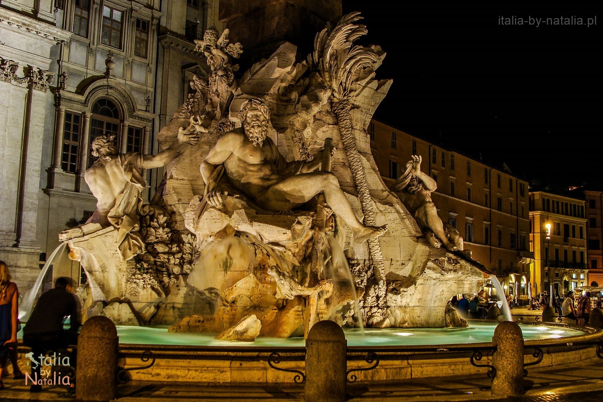 Piazza Navona nocą Fontanna Czterech Rzek nocne zwiedzanie Rzymu