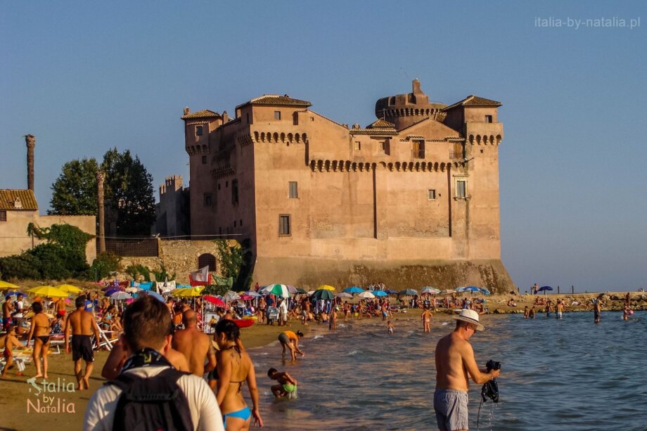 Santa Severa Włochy plaża koło Rzymu zamek