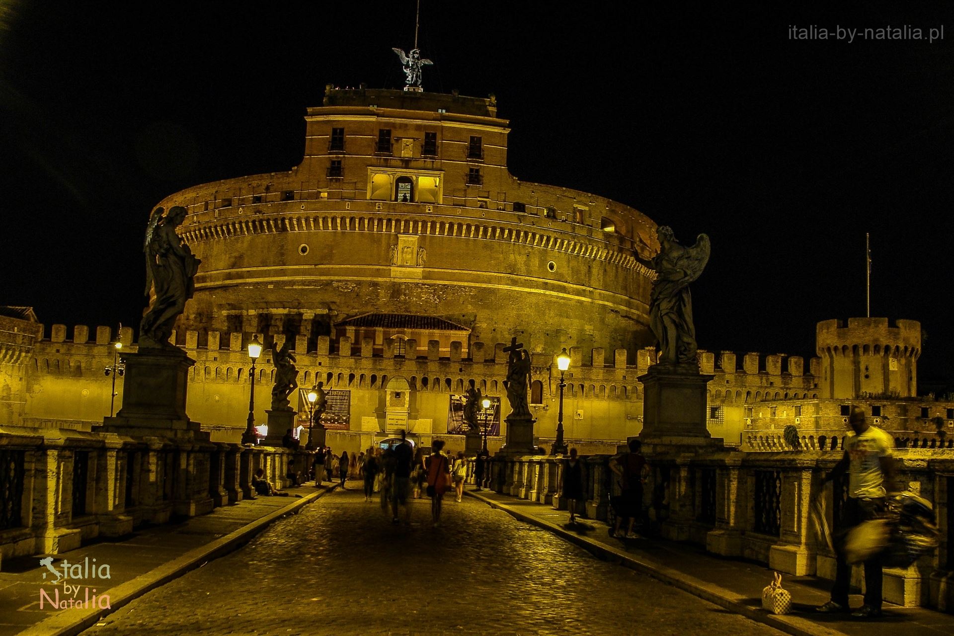 Rzym nocą zamek św. Anioła Most zwiedzanie