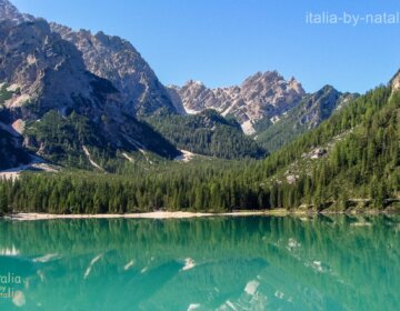 Jezioro Braies Południowy Tyrol Włochy najpiękniejsze jezioro w Dolomitach