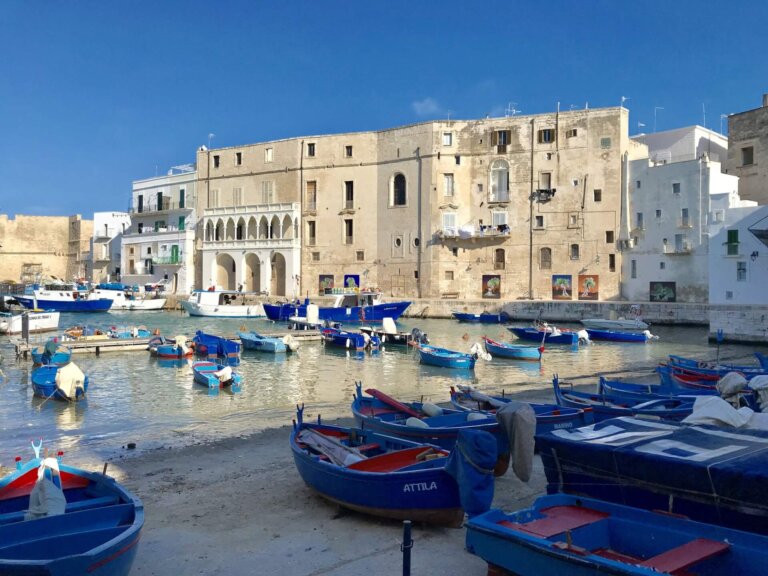 MONOPOLI W Apulii - Co Zobaczyć? Plaże, Atrakcje, Restauracje, Nocleg