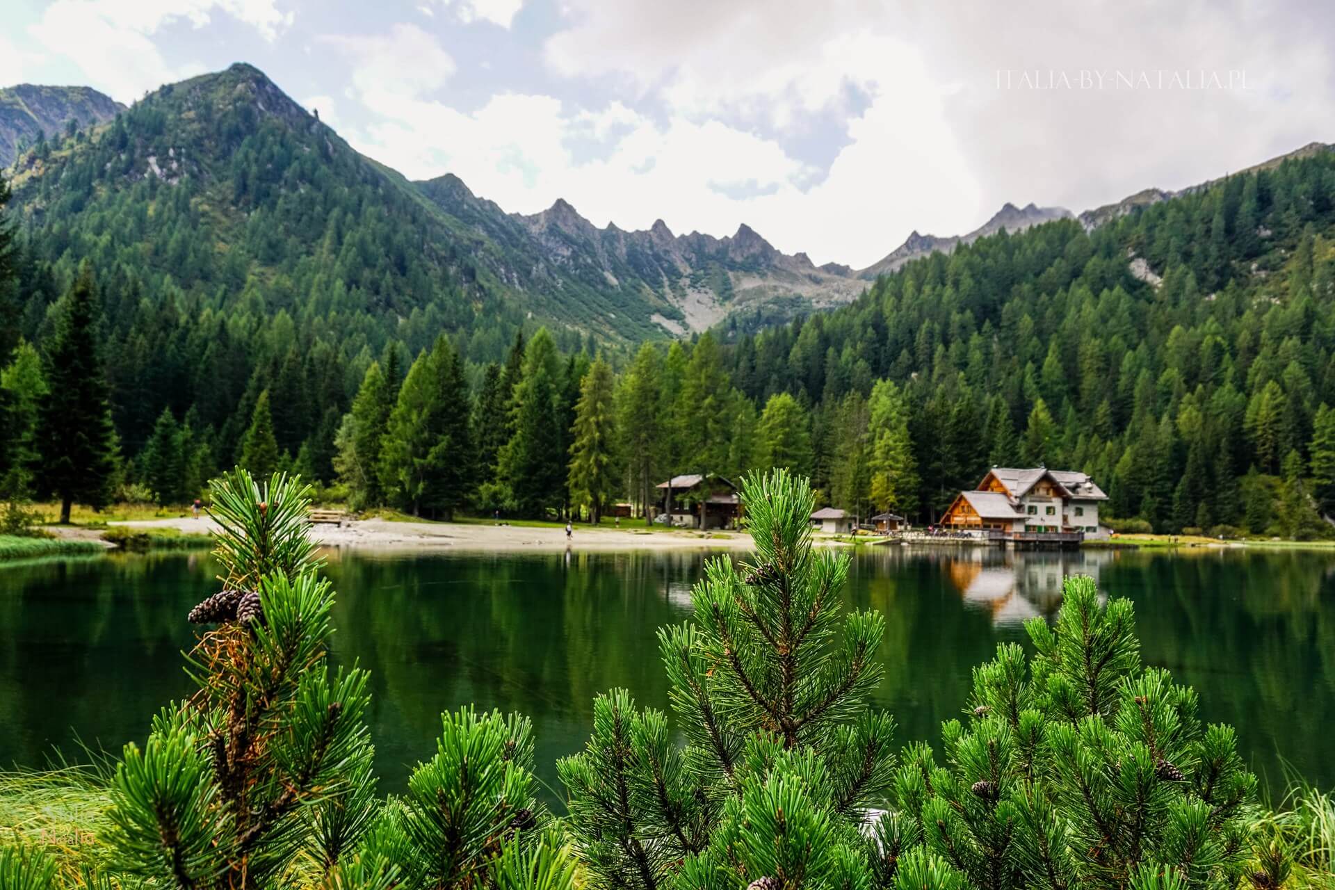 Jezioro Nambino łatwy szlak Park Adamello Brenta Madonna di Campiglio włoskie Alpy Retyckie
