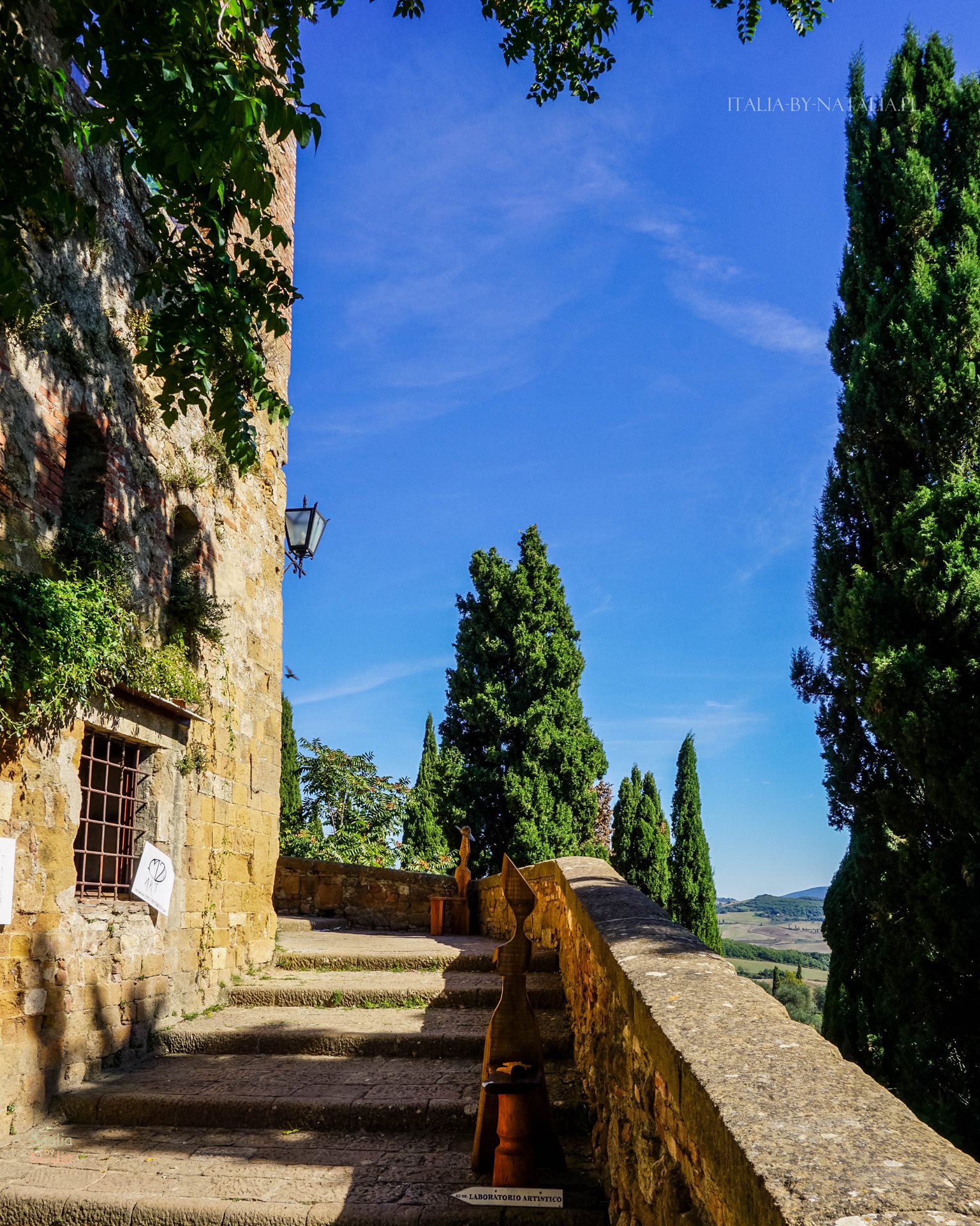 Pienza piękne miasteczko na wzgórzu perła Toskanii pośród wzgórz Val d'Orcia