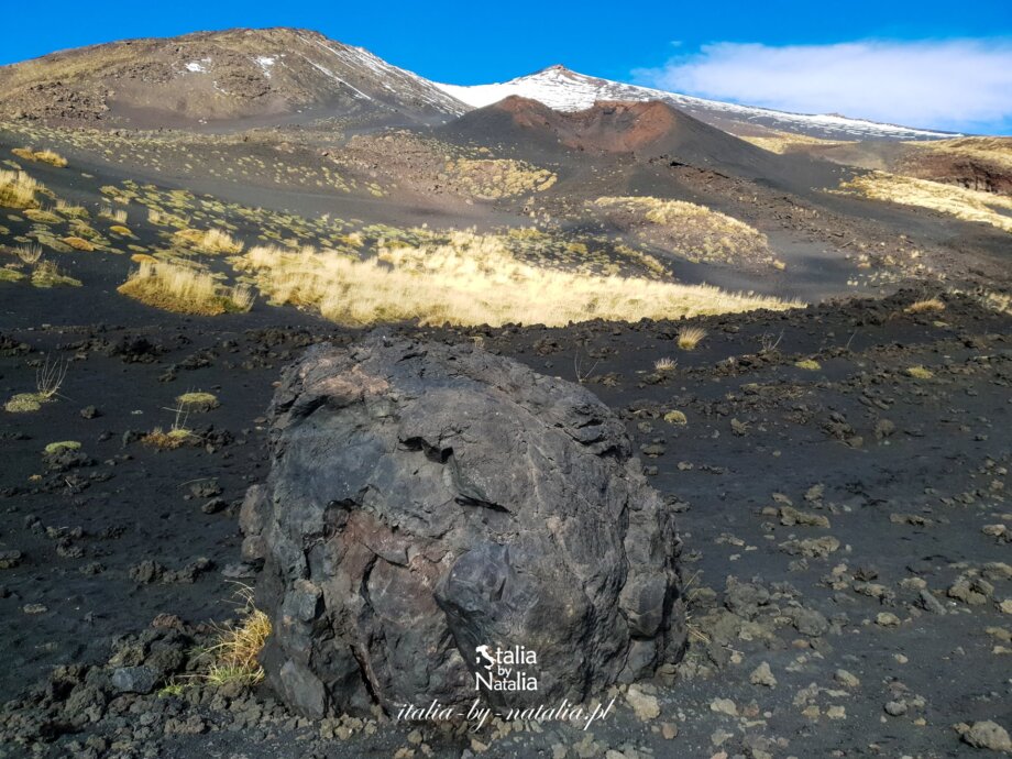 Etna zwiedzanie wulkanu dojazd kolejka linowa trekking z polskim przewodnikiem atrakcje jesień lato zima wiosna