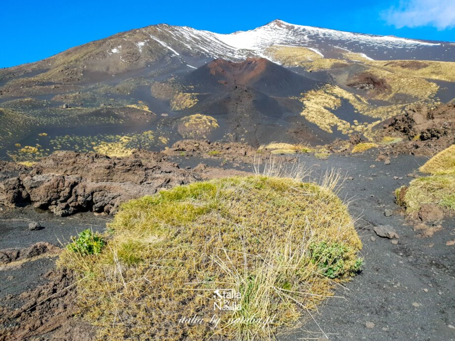 Etna zwiedzanie wulkanu dojazd kolejka linowa trekking z polskim przewodnikiem atrakcje jesień lato zima wiosna