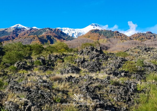 Etna zwiedzanie wulkanu dojazd kolejka linowa trekking z polskim przewodnikiem atrakcje jesień lato zima wiosna