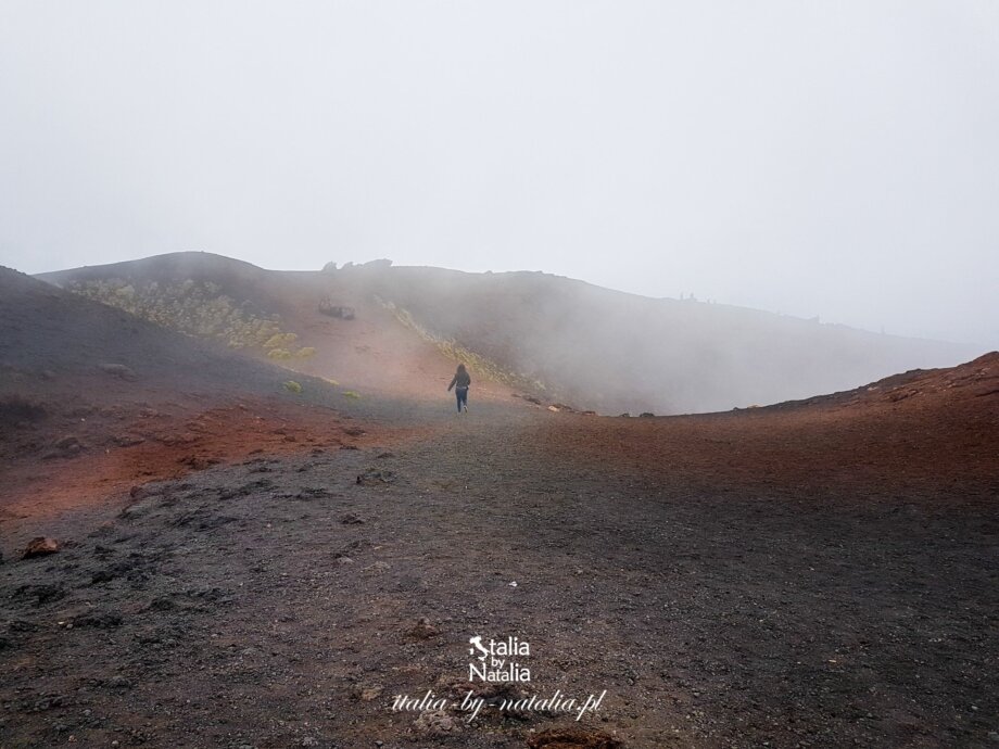 Etna zwiedzanie wulkanu dojazd kolejka linowa trekking z polskim przewodnikiem atrakcje jesień lato zima wiosna