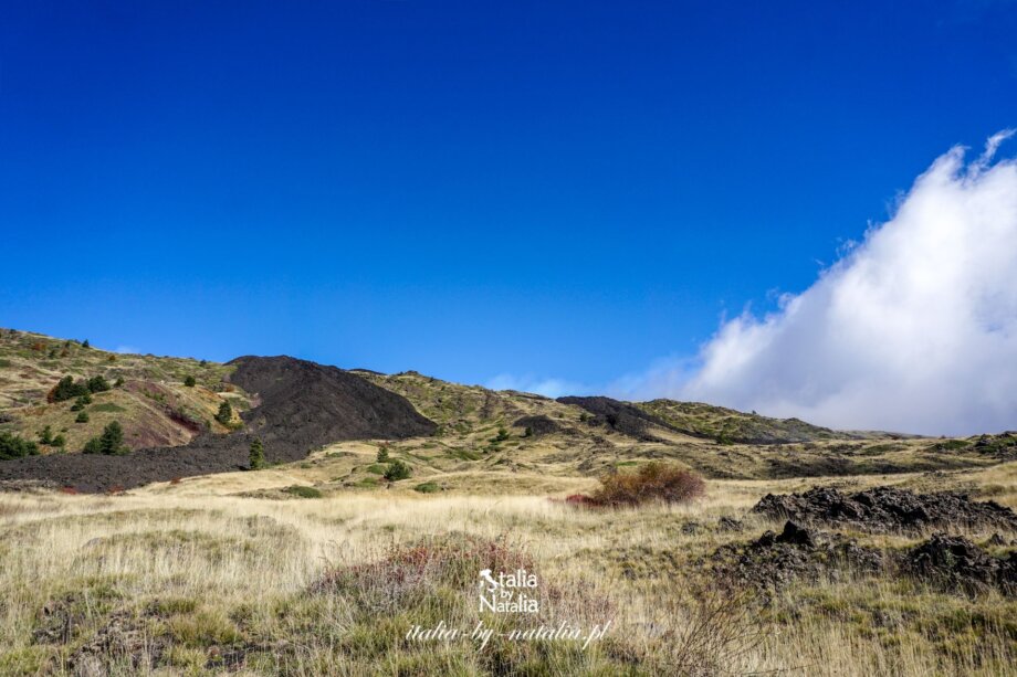 Etna zwiedzanie wulkanu dojazd kolejka linowa trekking z polskim przewodnikiem atrakcje jesień lato zima wiosna