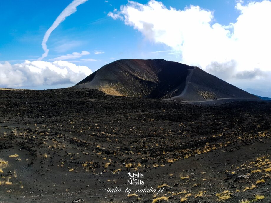 Etna zwiedzanie wulkanu dojazd kolejka linowa trekking z polskim przewodnikiem atrakcje jesień lato zima wiosna