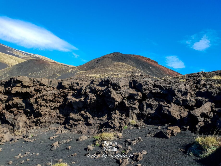 Etna zwiedzanie wulkanu dojazd kolejka linowa trekking z polskim przewodnikiem atrakcje jesień lato zima wiosna