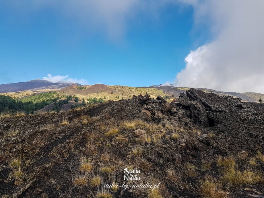 Etna zwiedzanie wulkanu dojazd kolejka linowa trekking z polskim przewodnikiem atrakcje jesień lato zima wiosna