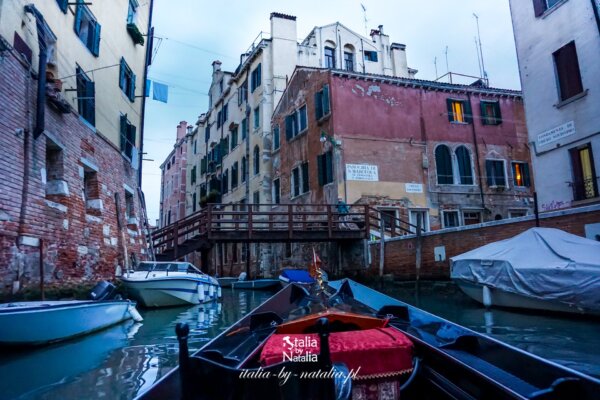 Gondola w Wenecji czy warto? Il kosztuje rejs? Jak wybrać gondoliera?