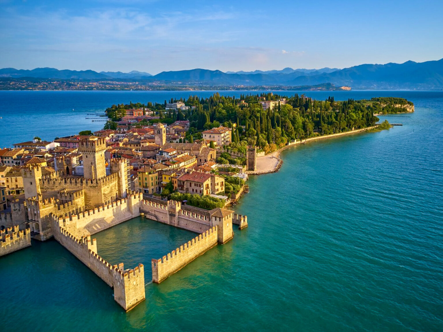 SIRMIONE Nad Jeziorem GARDA Zwiedzanie Atrakcje Rady Przewodnik SIRMIONE Nad Jeziorem GARDA Zwiedzanie Atrakcje Rady Przewodnik