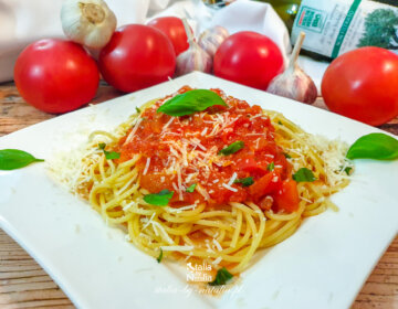 Spaghetti Napoli - oryginalny przepis na makaron z sosem pomidorowym