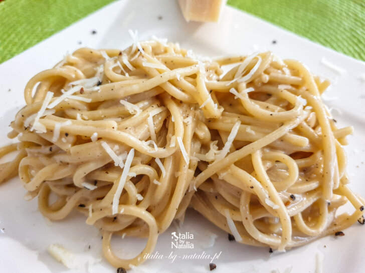 Cacio e pepe - przepis na klasyczny makaron z serem i pieprzem pochodzący z Rzymu