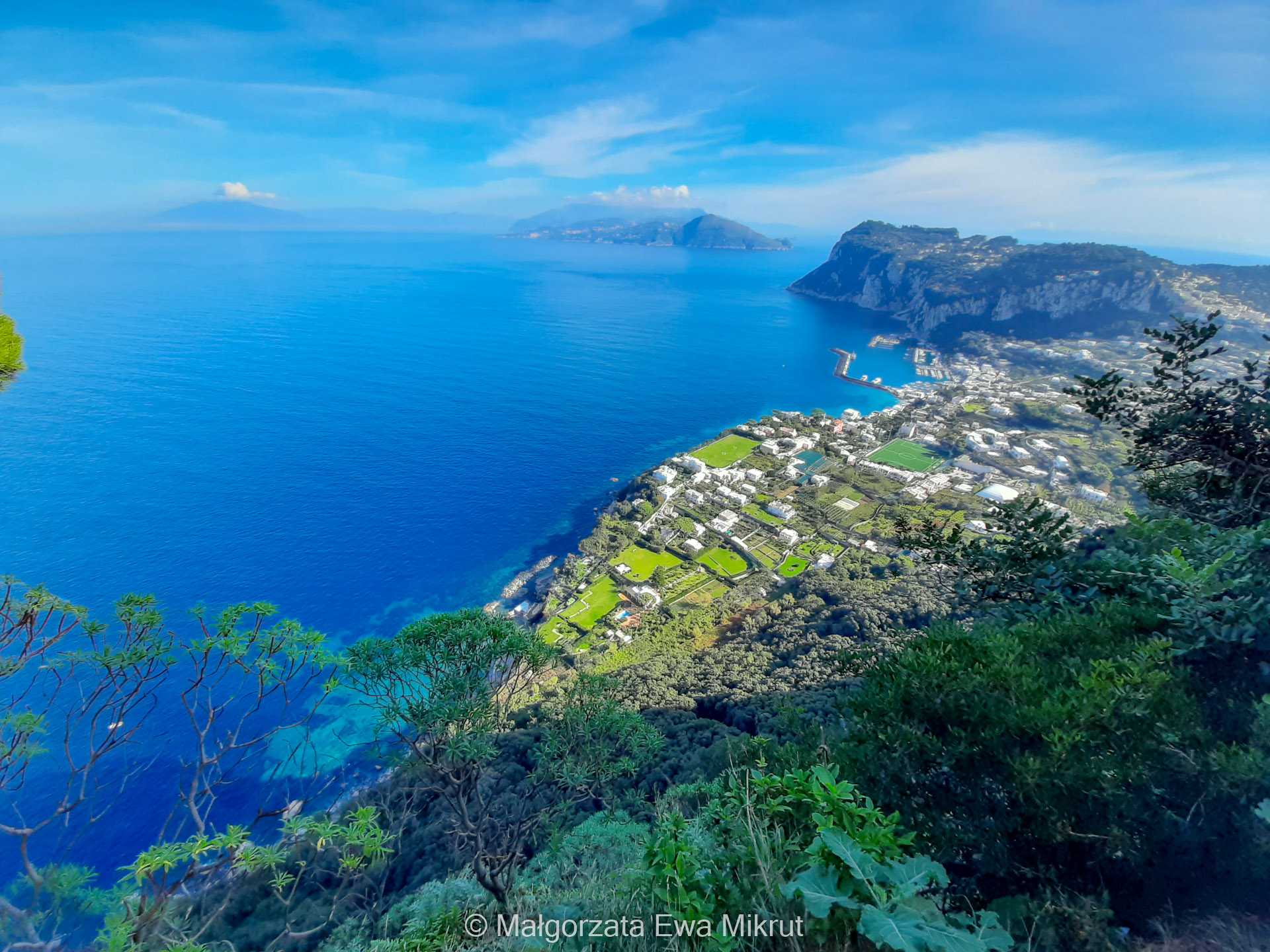 Capri - wyspa syren, miłości, kwiatów i artystów. Co zobaczyć? Przewodnik