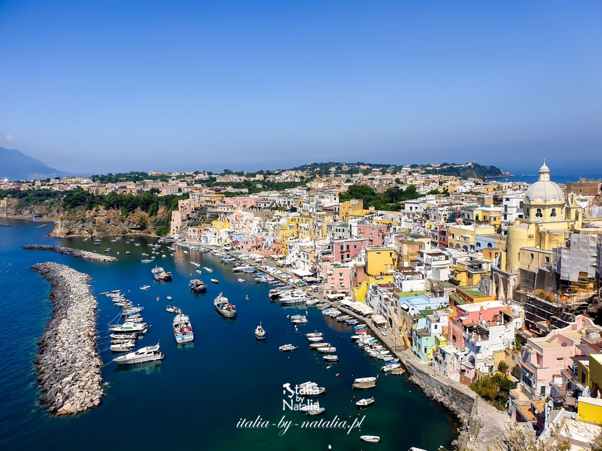 Procida - kolorowa wyspa u wybrzeży Neapolu. Przewodnik