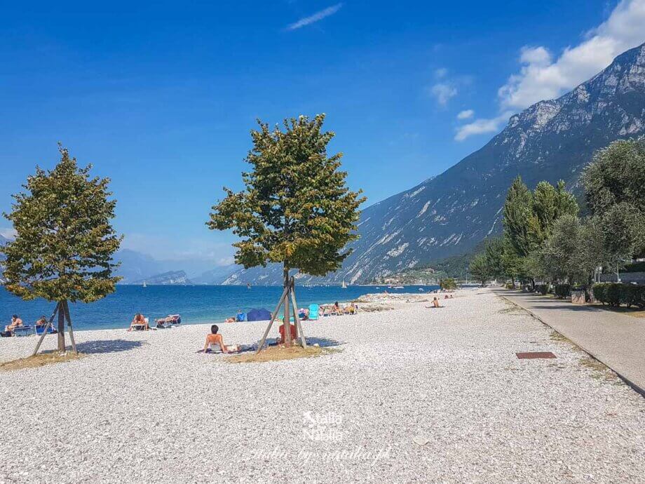 Plaże nad jeziorem Garda - gdzie są najpiękniejsze? Gdzie woda jest cieplejsza? Co trzeba wiedzieć?