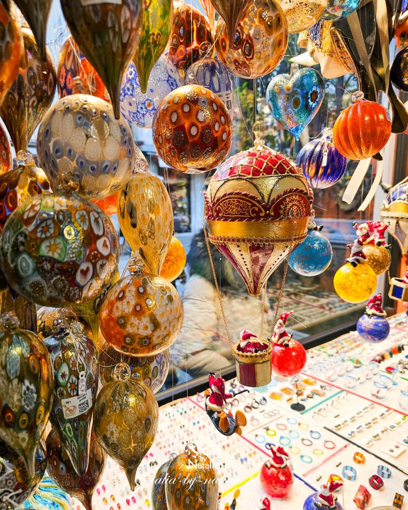 Wenecja w grudniu w okresie świąt Bożego Narodzenia. Ozdoby, dostępność atrakcji, pogoda