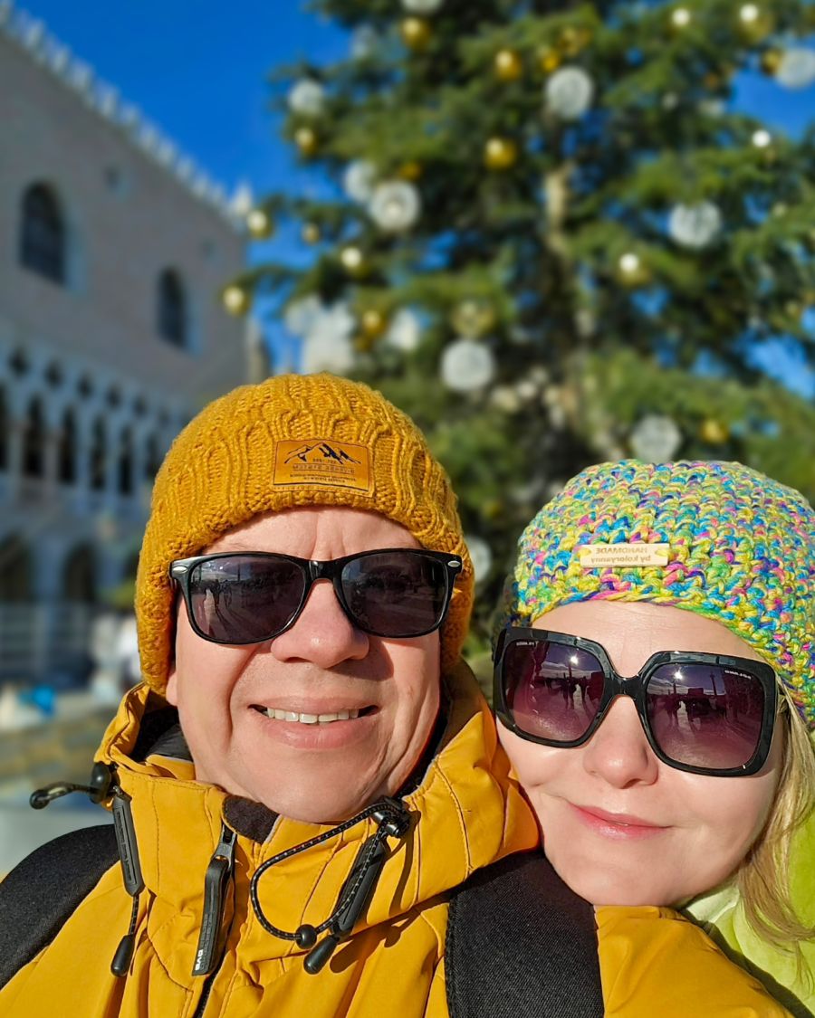 Wenecja w grudniu w okresie świąt Bożego Narodzenia. Ozdoby, dostępność atrakcji, pogoda