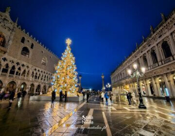 Wenecja w grudniu w okresie świąt Bożego Narodzenia. Ozdoby, dostępność atrakcji, pogoda