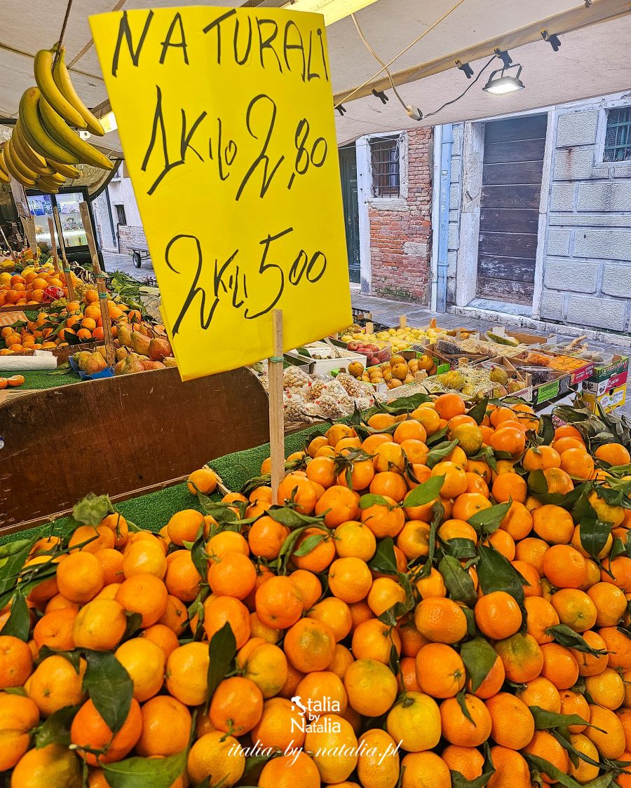 Wenecja w grudniu w okresie świąt Bożego Narodzenia. Ozdoby, dostępność atrakcji, pogoda