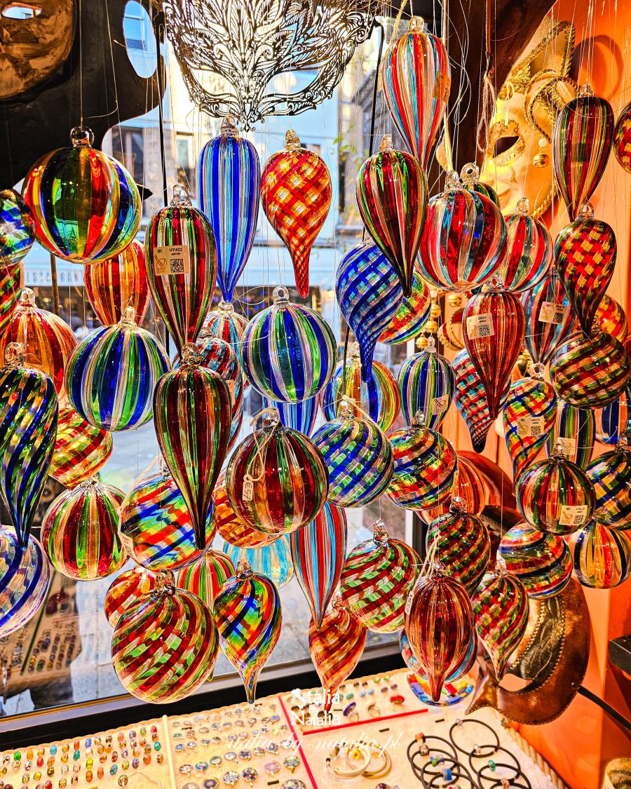 Wenecja w grudniu w okresie świąt Bożego Narodzenia. Ozdoby, dostępność atrakcji, pogoda