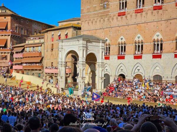 Palio w Sienie - historia, tradycje, emocje. Relacja z palio 2024 + informacje praktyczne