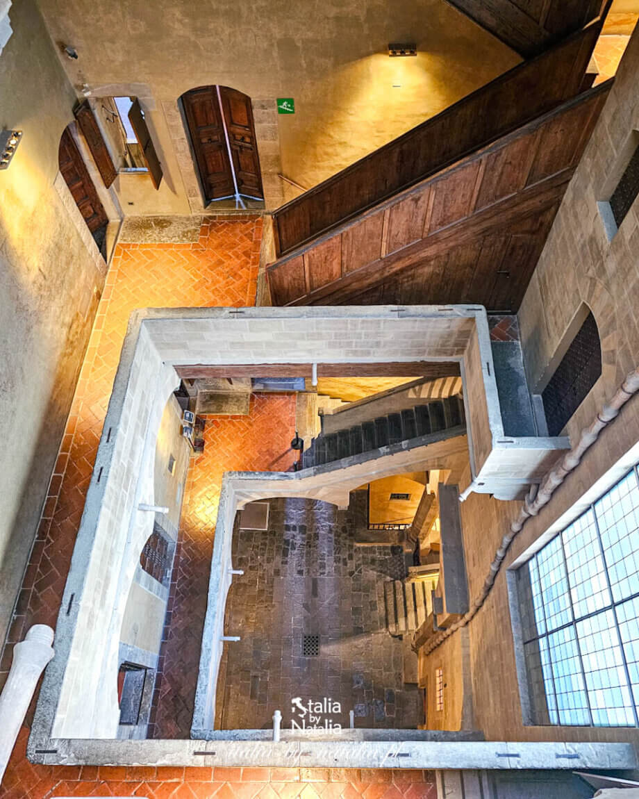 palazzo devanzati widok na wewnętrzny dziedziniec